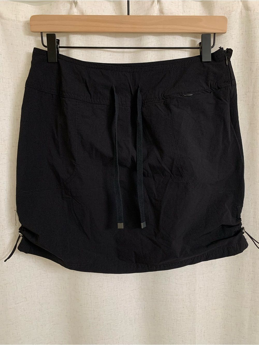 GreenTea Women's Nylon Black Athletic Skirt with Lined Shorts Side Cinching Med
